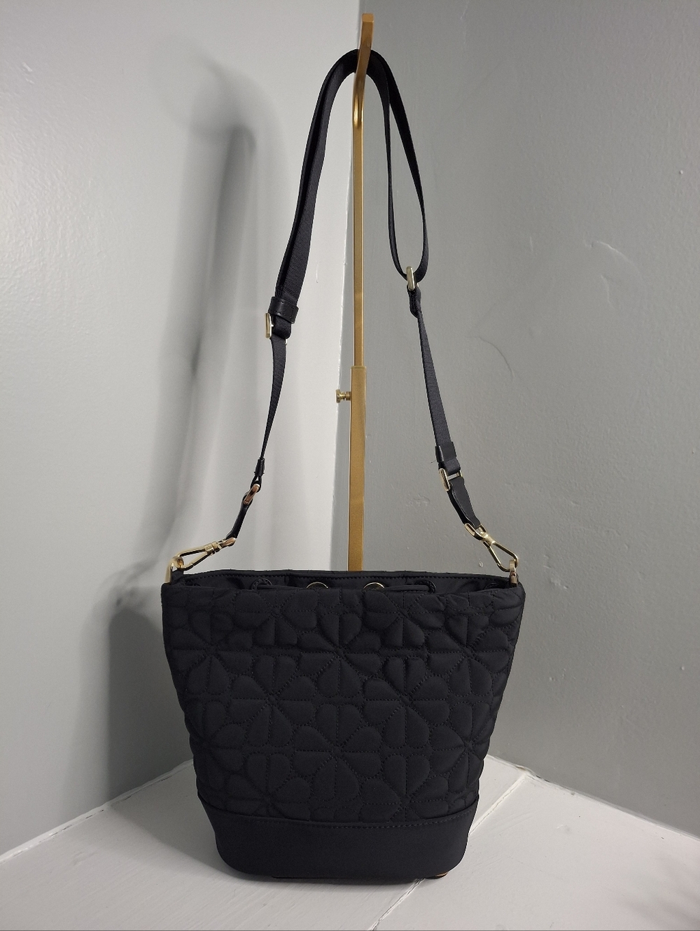 Kate Spade  Flower Quilted Small Bucket bag NWOT - Picture 2 of 4